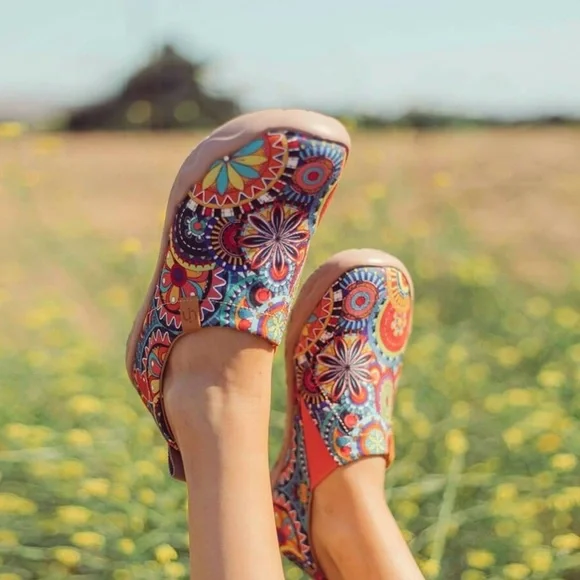 EUC Colorful UIN Blossom Women's Slip-On Shoes
Sz.8 - Picture 2 of 15
